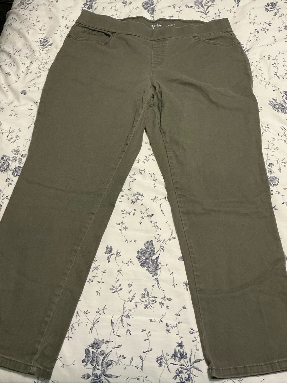 🎉 3 for $15🎉 Olive Green Pull-On Straight-Leg Jeans